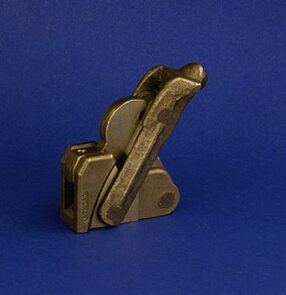 Wolverine Heavy Duty Compact ClampHolding Capacity (lbs): 1950 Base: Straight